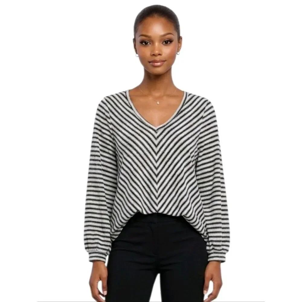 Jessica Simpson Black And White Striped Waffle Weave V-Neck Sweater Size S